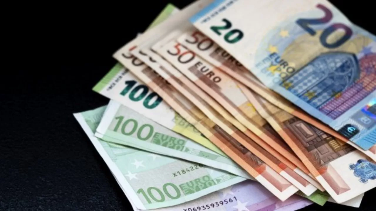 Nos billets d'euros vont changer d'apparence !
