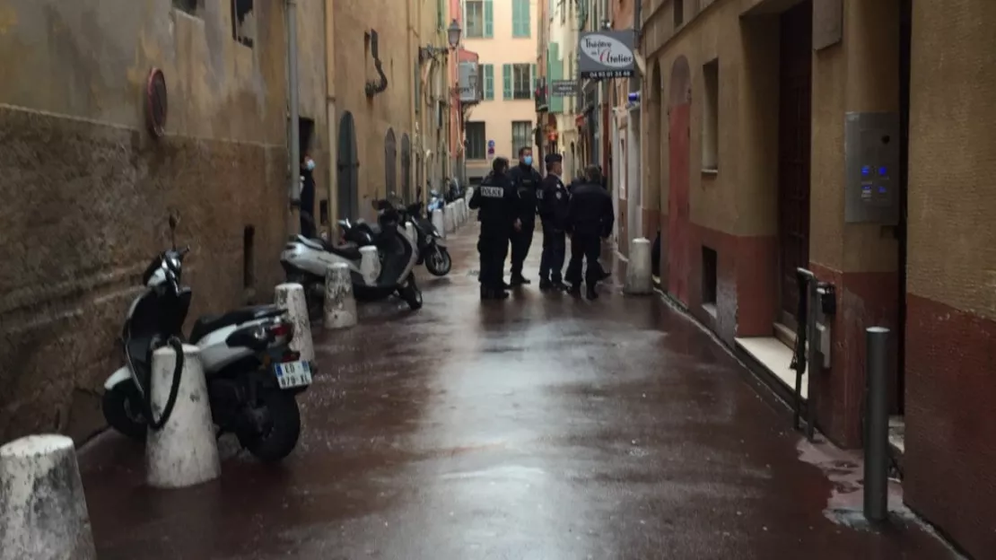 Les policiers du Raid interviennent dans le centre-ville de Nice