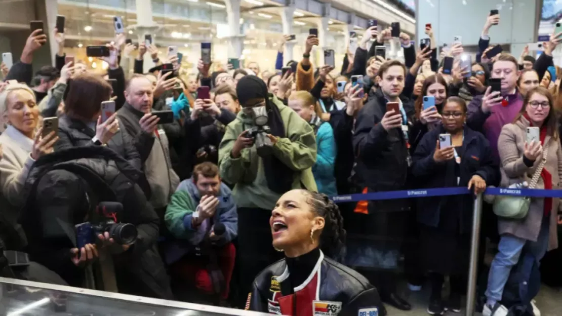 Alicia Keys donne un concert surprise dans une gare de Londres