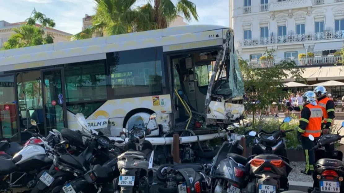 Cannes : un problème mécanique à l'origine de l'accident de bus?