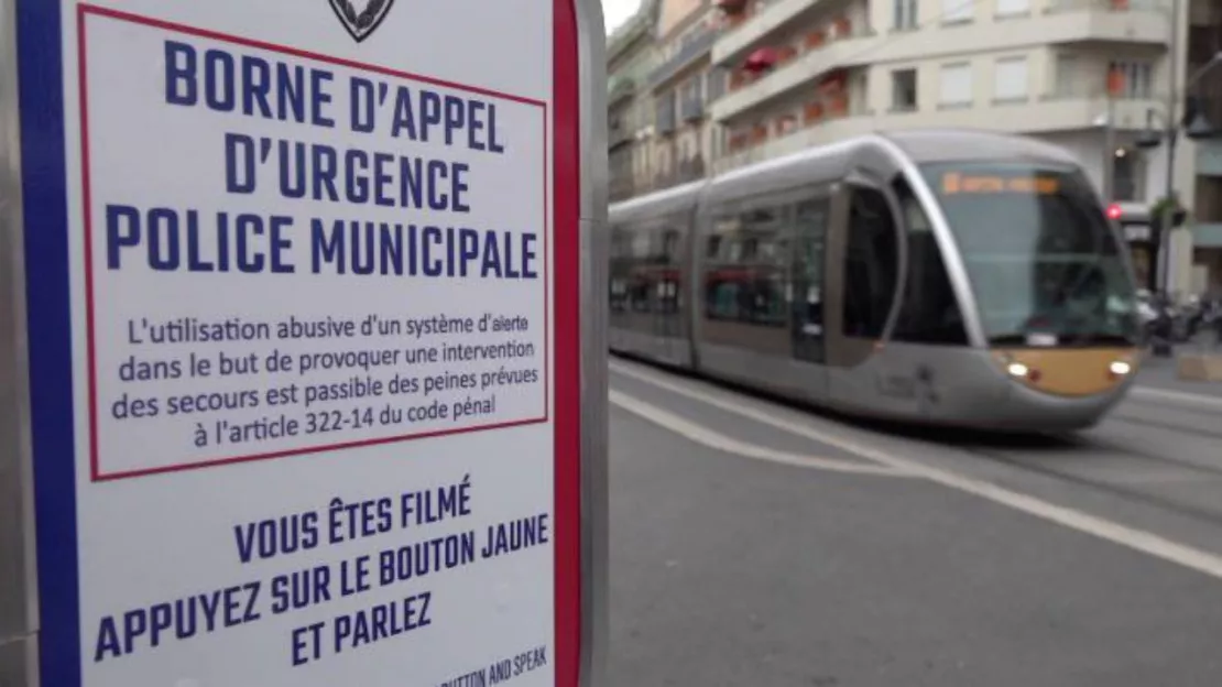 Des bornes d'appel d'urgence installés dans des sites sportifs à Nice après les violences lors d'un match