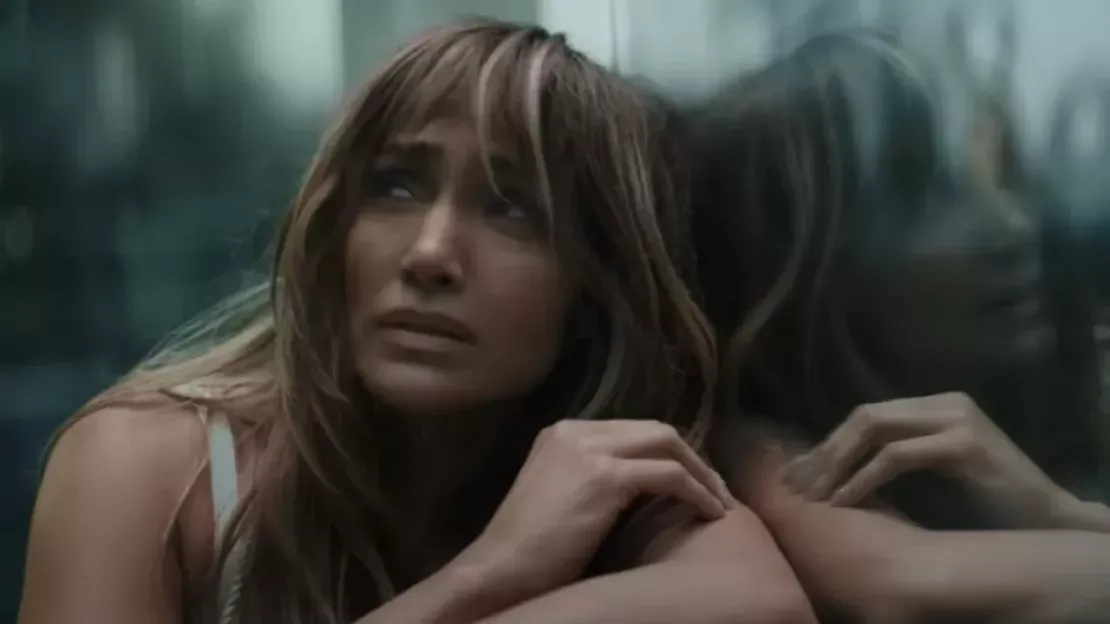 Jennifer Lopez fuit la douleur dans le clip de " Rebound"
