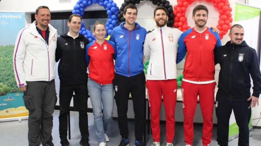 L'équipe Olympique de Serbie s'entraîne sur le lac de Saint-Cassien