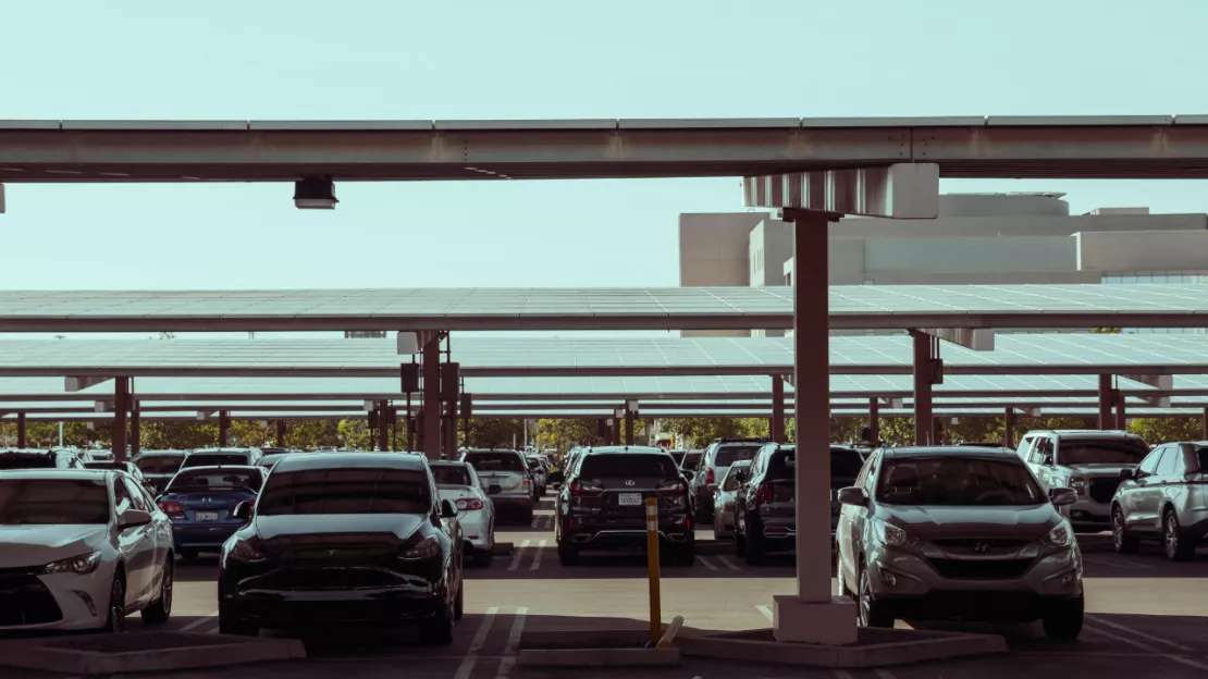 Les parkings se transforment grâce aux ombrières photovoltaïques