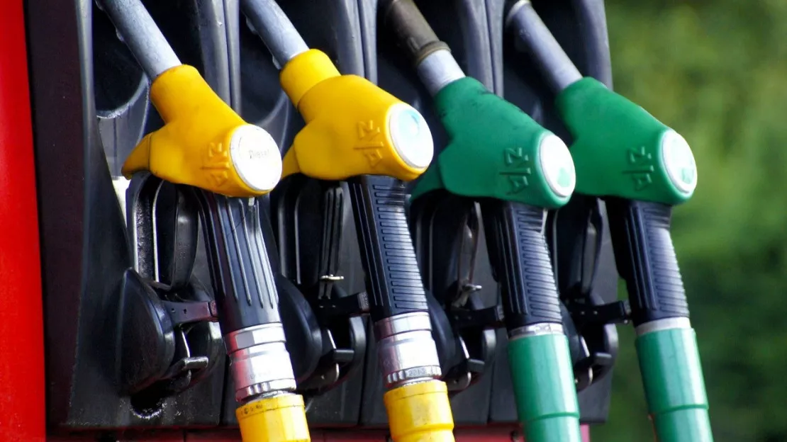 Les prix de l'essence baissent le 1er avril