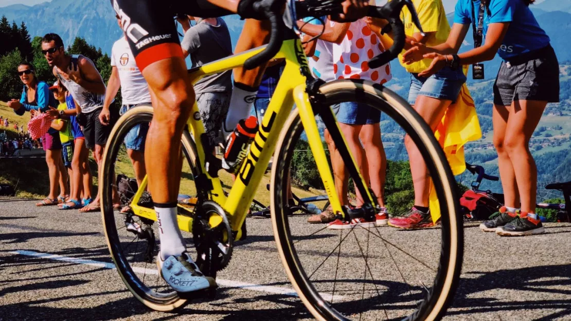 Tour de France : une Niçoise raconte son expérience à bord de la caravane