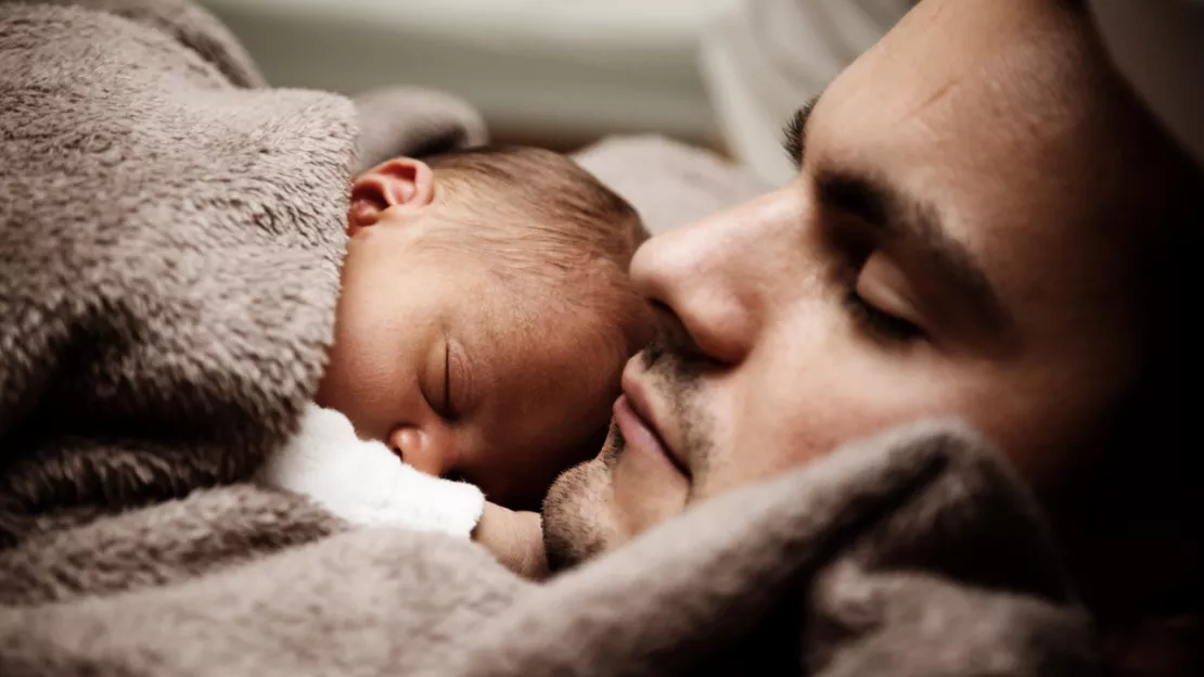 Un congé paternité pour limiter les risques de dépression post-partum
