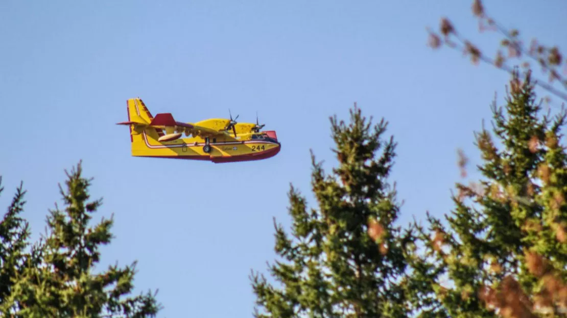 Une centaine de pompiers des Bouches-du-Rhône mobilisés sur l'incendie de Gigean (Hérault)