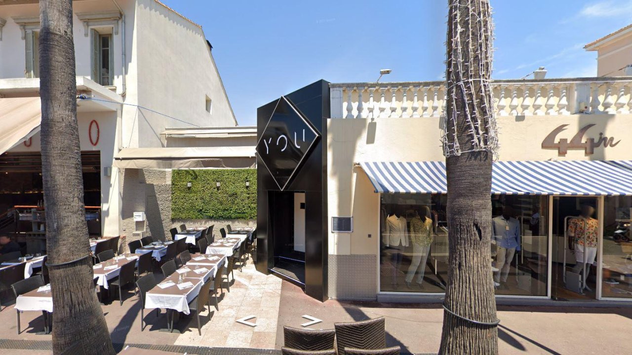 À Juan-les-Pins, la discothèque Honey Club ouvre ses portes après le grave accident du "You" À Juan-les-Pins, la discothèque Honey Club ouvre ses portes après le grave accident du "You"