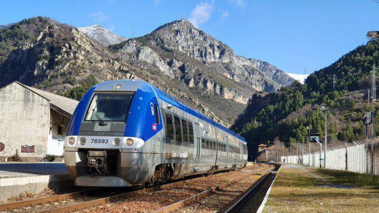 Accident mortel entre un train et un poids lourd &agrave; Saint-Rapha&euml;l