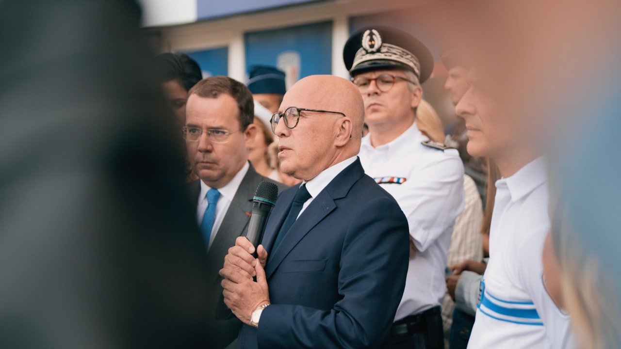 Affrontements à Paris : Eric Ciotti prend la défense des supporters de l’OGC Nice après une rixe ayant fait 65 interpellations et 6 blessés Affrontements à Paris : Eric Ciotti prend la défense des supporters de l’OGC Nice après une rixe ayant fait 65 interpellations et 6 blessés