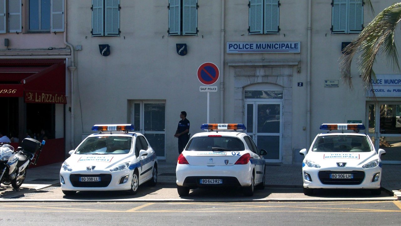 Cannes : sept voleurs de montres de luxe arrêtés grâce à une opération conjointe des polices Cannes : sept voleurs de montres de luxe arrêtés grâce à une opération conjointe des polices