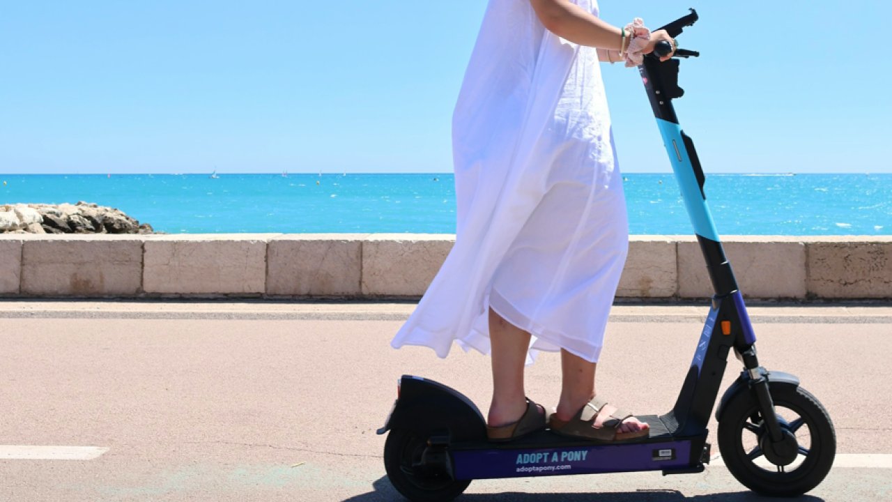 Casque obligatoire à Nice : la Ville serre la vis sur les trottinettes électriques