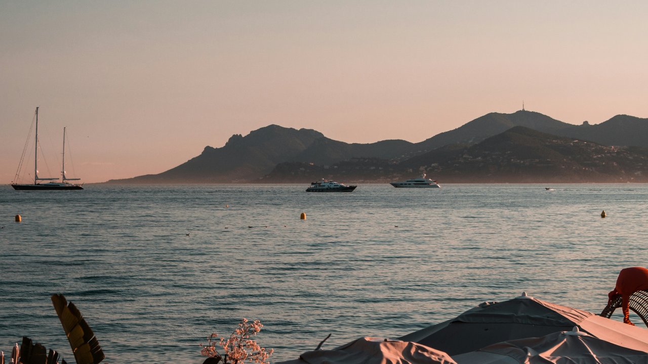 Collision de bateaux dans la baie de Cannes : les recherches arrêtées après la disparition d’un jeune homme Collision de bateaux dans la baie de Cannes : les recherches arrêtées après la disparition d’un jeune homme