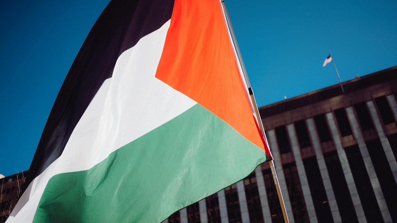 David Lisnard contre l’idée d’arborer le drapeau palestinien sur les mairies