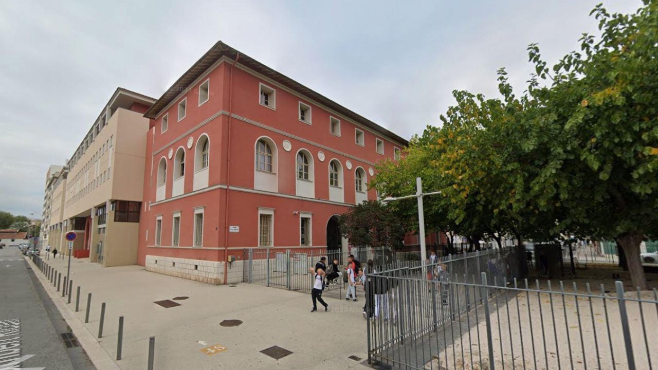 Grève au collège Jean Giono à Nice : enseignants et parents mobilisés