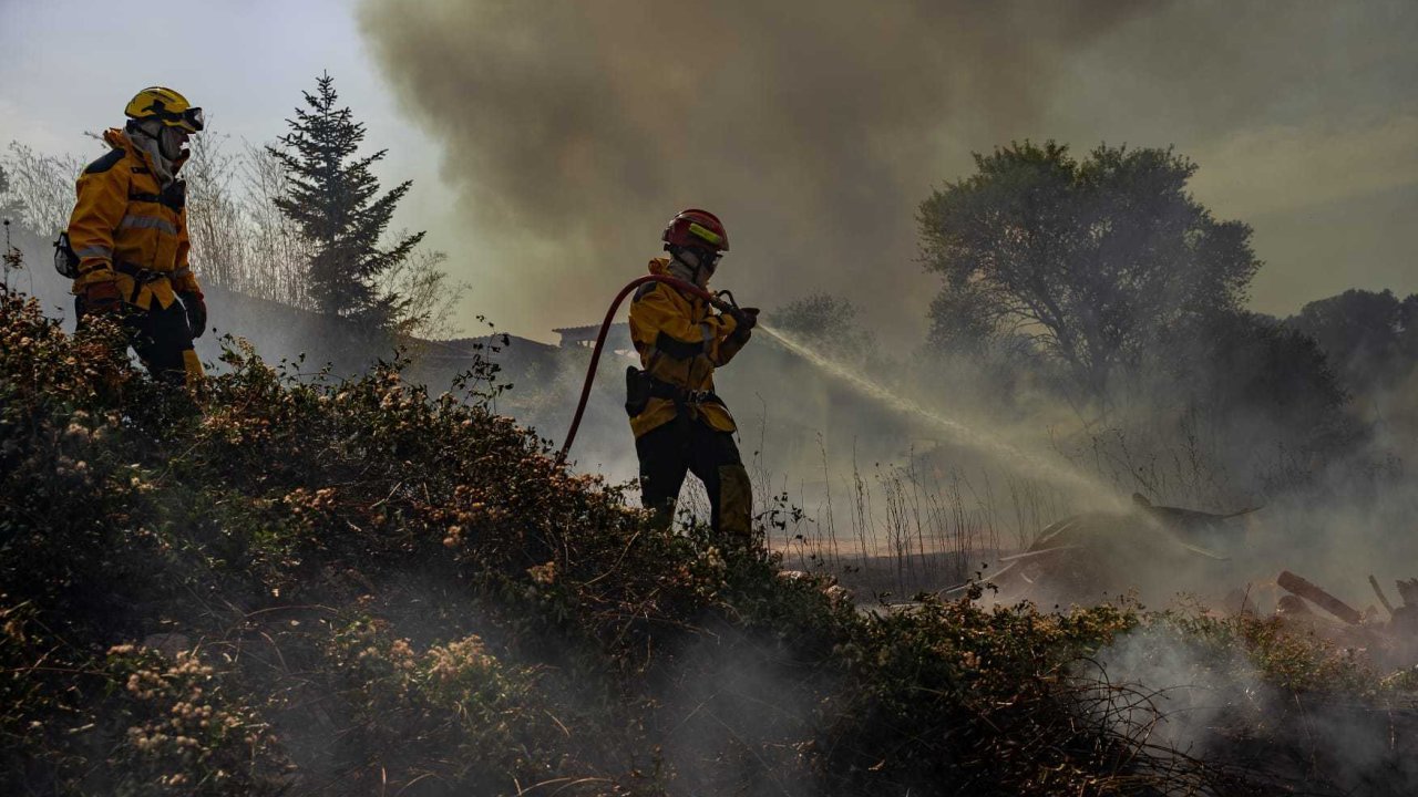 Incendie dans le Var: des pompiers des Alpes-Maritimes envoyés en renfort Incendie dans le Var: des pompiers des Alpes-Maritimes envoyés en renfort