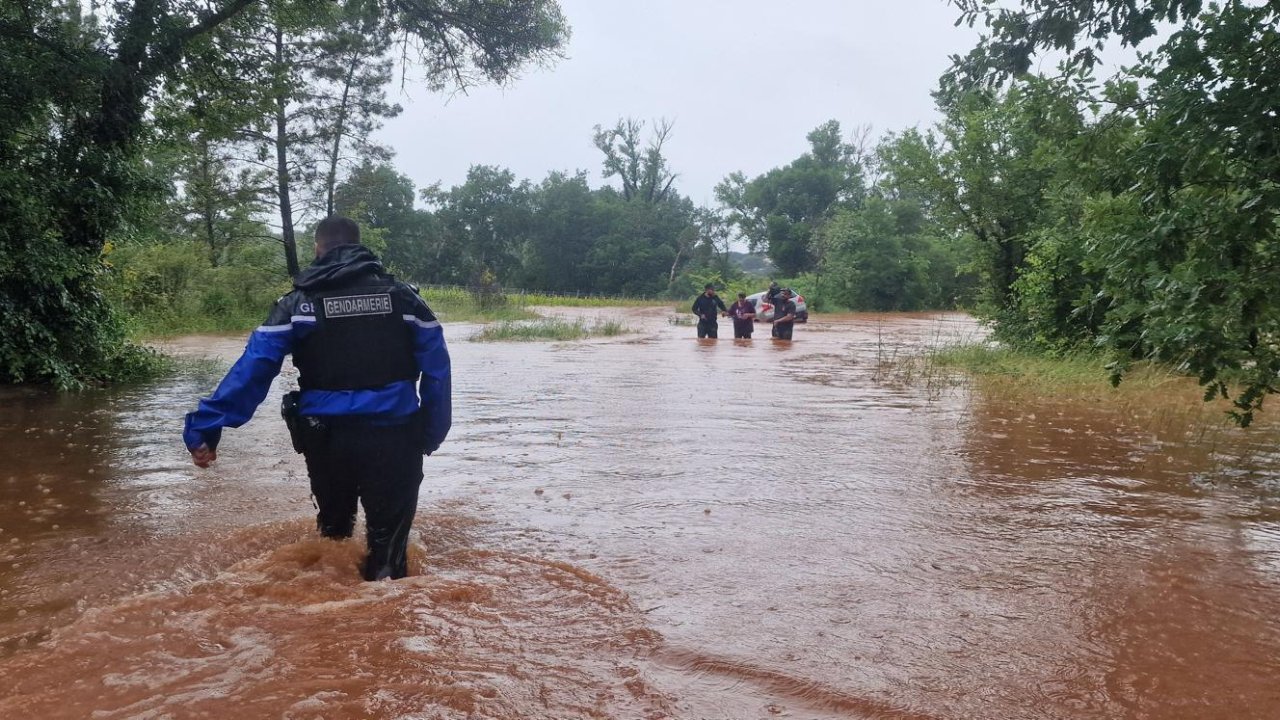 Inondations dans le Var : trois morts après des pluies torrentielles Inondations dans le Var : trois morts après des pluies torrentielles