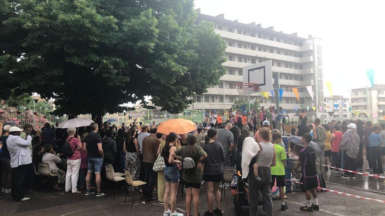 Nice : des écoliers dans le quartier Saint-Roch réclament des enseignants Nice : des écoliers dans le quartier Saint-Roch réclament des enseignants