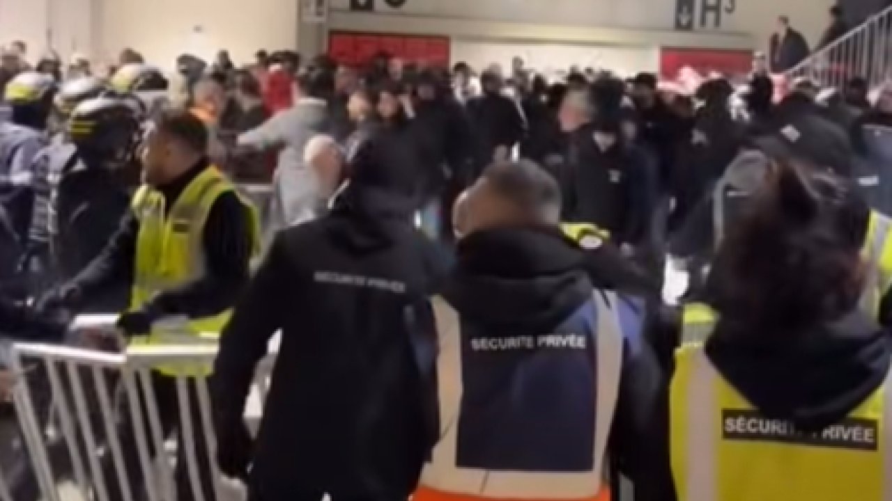 Nice - PSG : 7 supporters blessés après des incidents à l'Allianz Riviera Nice - PSG : 7 supporters blessés après des incidents à l'Allianz Riviera