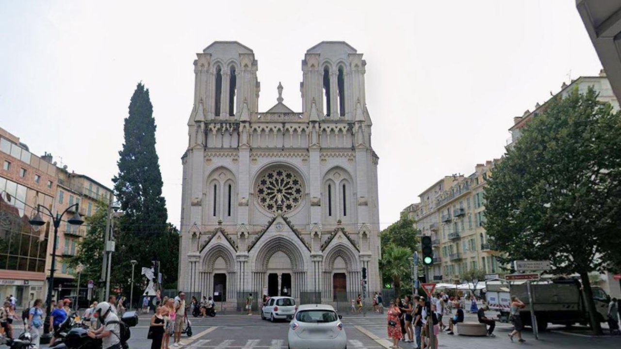 Nice rend hommage aux victimes de l&rsquo;attentat de la basilique Notre-Dame
