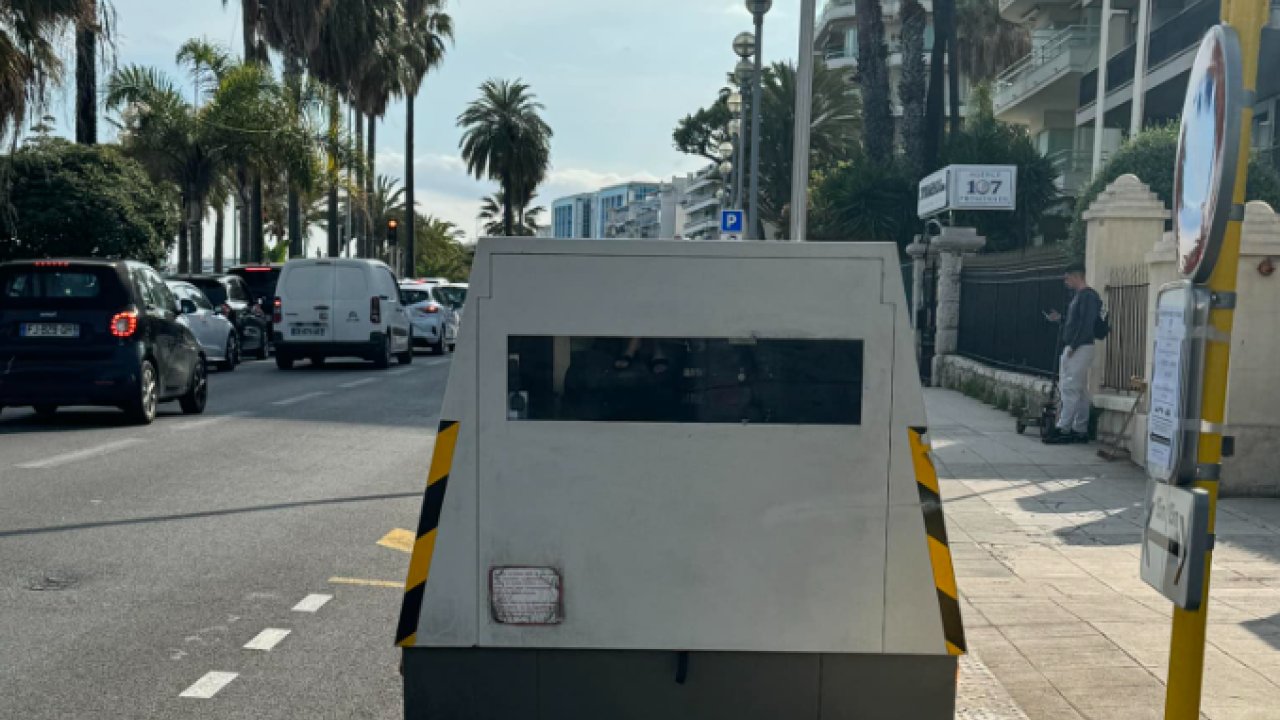Nice : un radar mobile installé sur la Promenade des Anglais Nice : un radar mobile installé sur la Promenade des Anglais