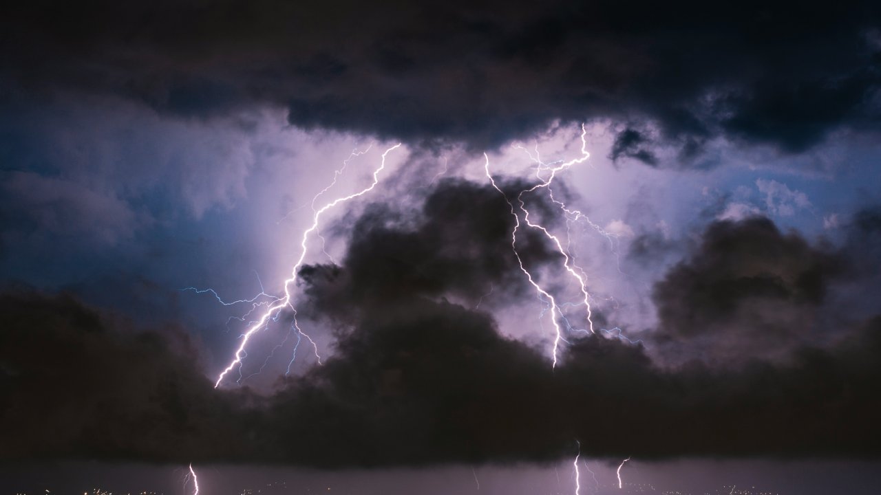 Orages violents sur les Alpes-Maritimes : vigilance orange, un pic attendu entre 15h et 18h