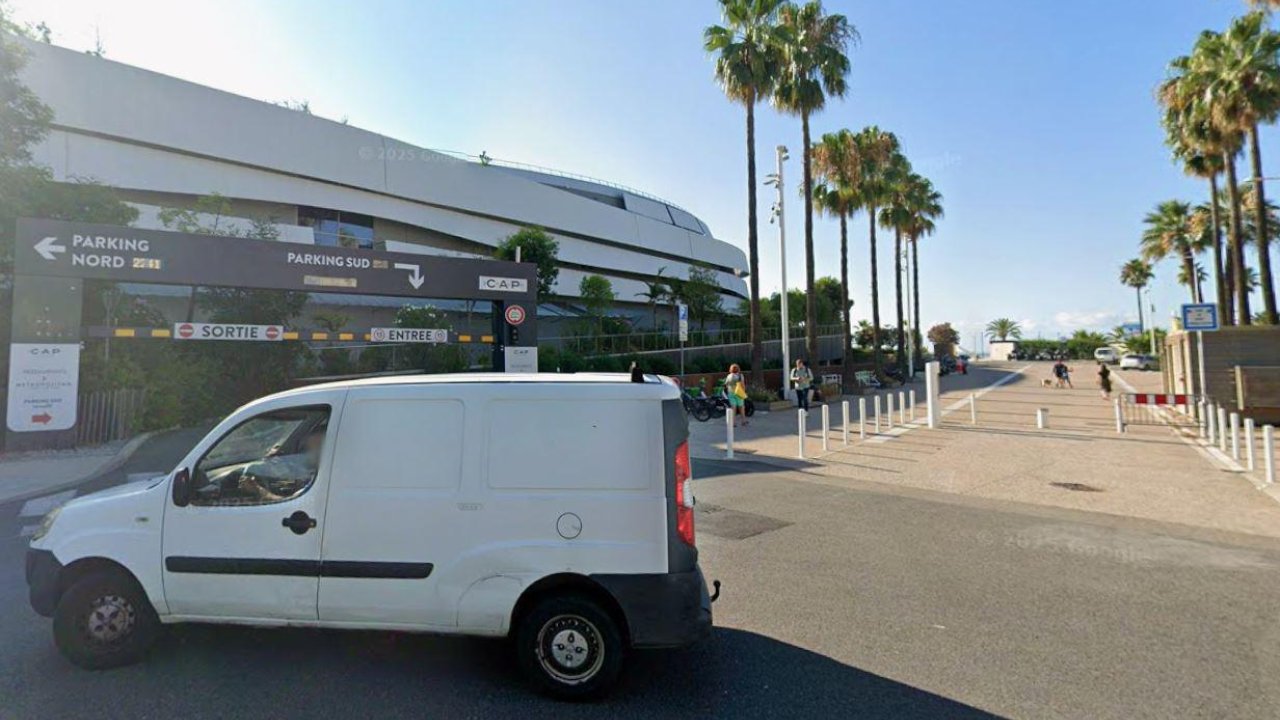 Saint-Laurent-du-Var : près de 800.000 euros de bijoux dérobés lors d’un braquage à Cap 3000 Saint-Laurent-du-Var : près de 800.000 euros de bijoux dérobés lors d’un braquage à Cap 3000