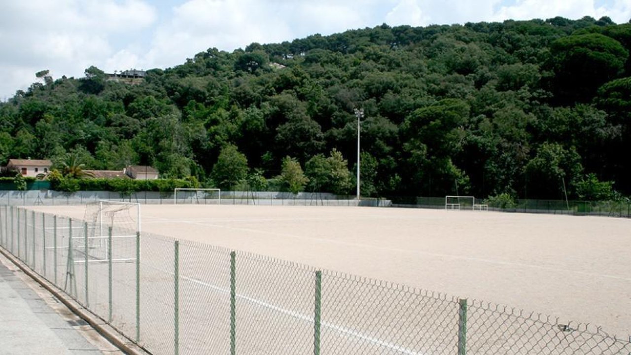 SOS pour le FC Cannes Ranguin : un club de foot en difficulté face à des infrastructures indignes SOS pour le FC Cannes Ranguin : un club de foot en difficulté face à des infrastructures indignes