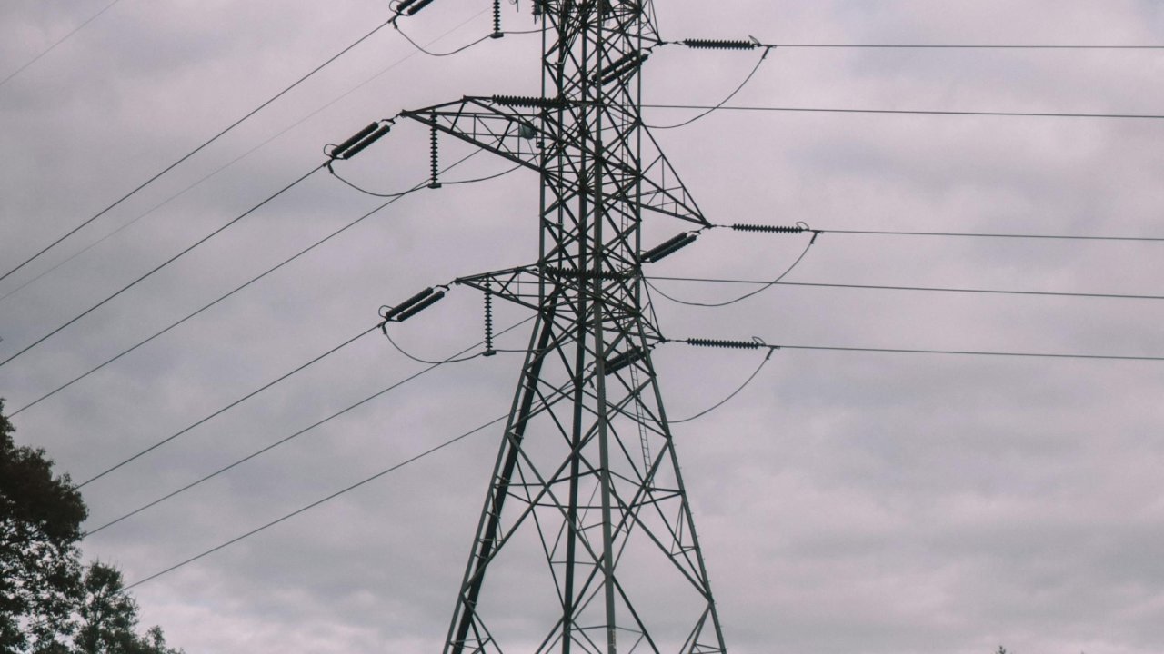 Villeneuve-Loubet : un pylône saboté, des coupures à prévoir dans les Alpes Maritimes