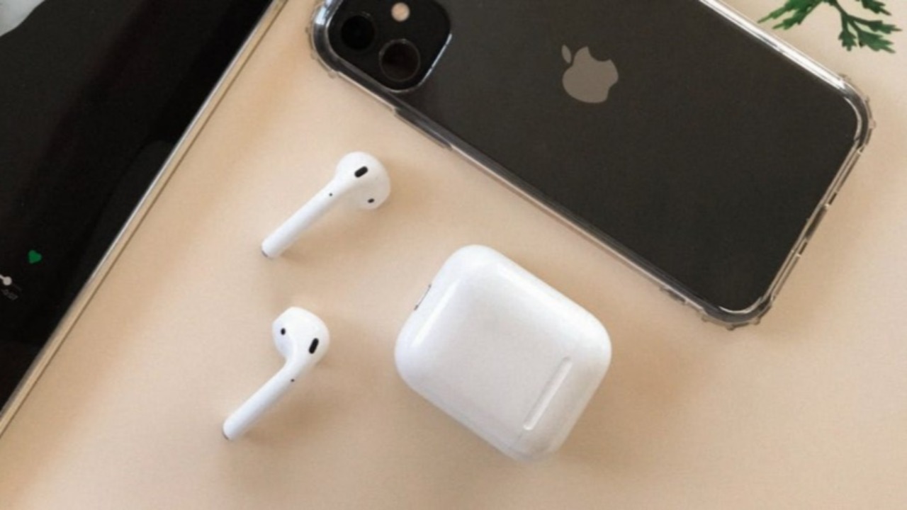 Insolite - Un homme s'endort et avale son AirPod dans son sommeil !