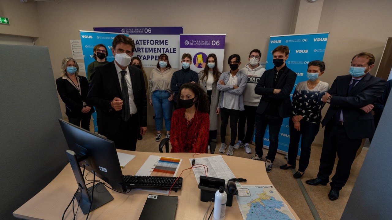 Alpes-Maritimes : douze &eacute;tudiants en renfort sur la plateforme t&eacute;l&eacute;phonique de vaccination