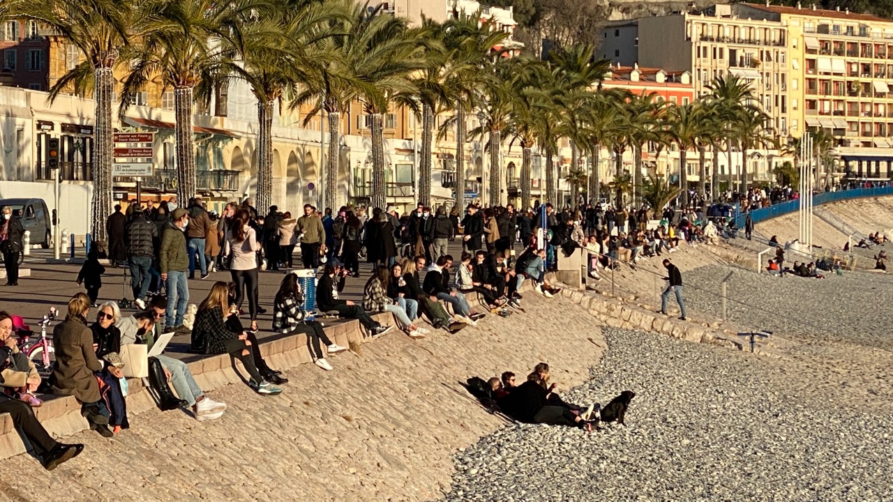 A Nice, le suspense prendra fin à midi pour les nouvelles mesures sanitaires A Nice, le suspense prendra fin à midi pour les nouvelles mesures sanitaires