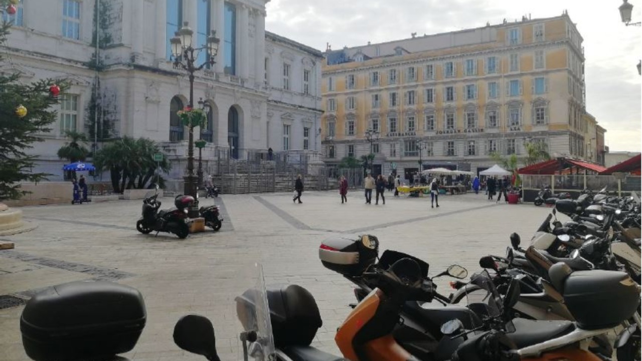 Des garages &agrave; v&eacute;los et motos install&eacute;s pr&egrave;s du Palais de Justice