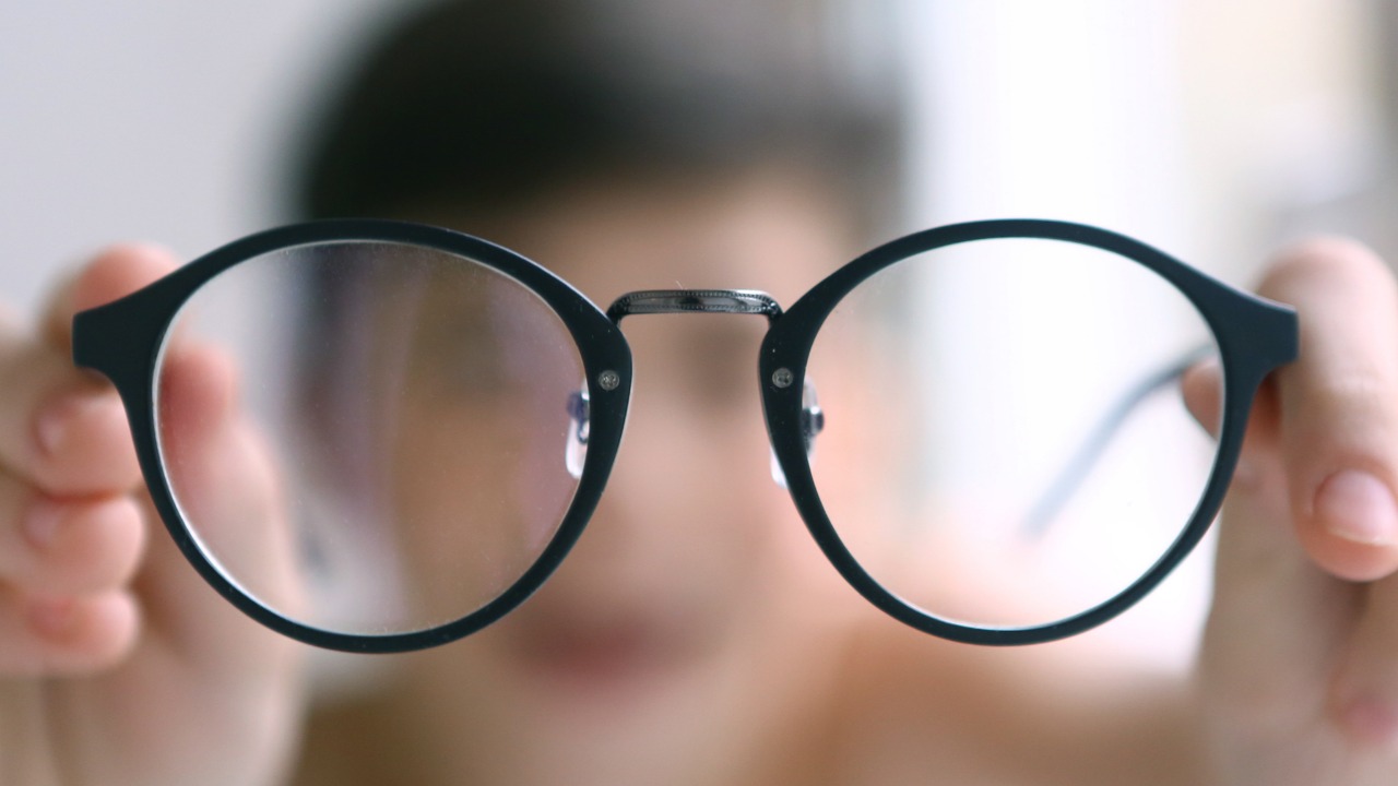 Insolite - Un homme remporte 114 000€ après avoir oublié ses lunettes ! Insolite - Un homme remporte 114 000€ après avoir oublié ses lunettes !