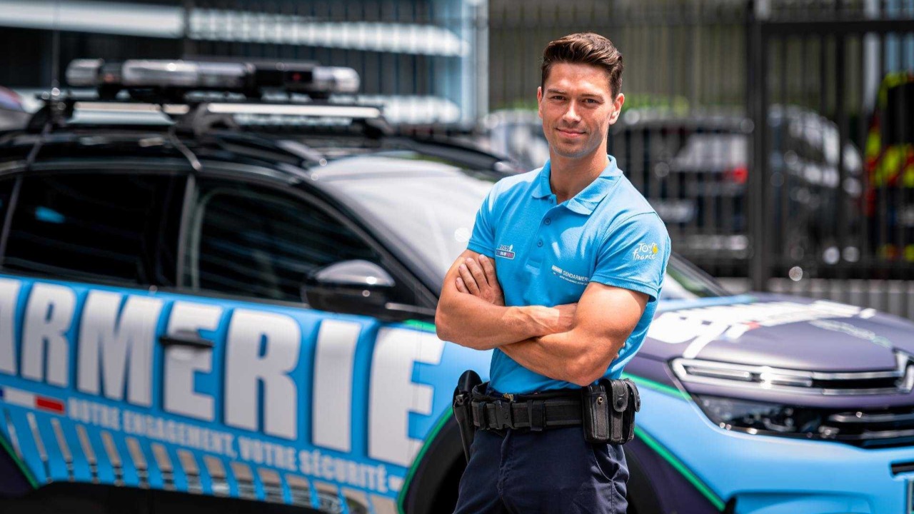 Des gendarmes ni&ccedil;ois dans la caravane du Tour de France