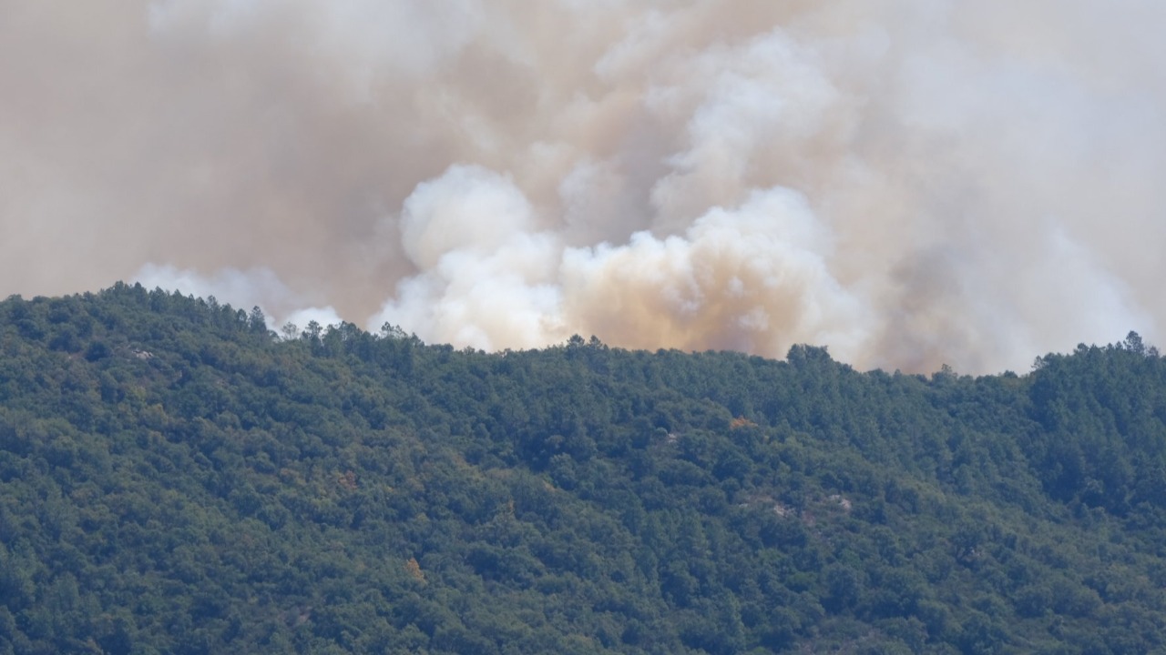 Le Var toujours en proie aux flammes