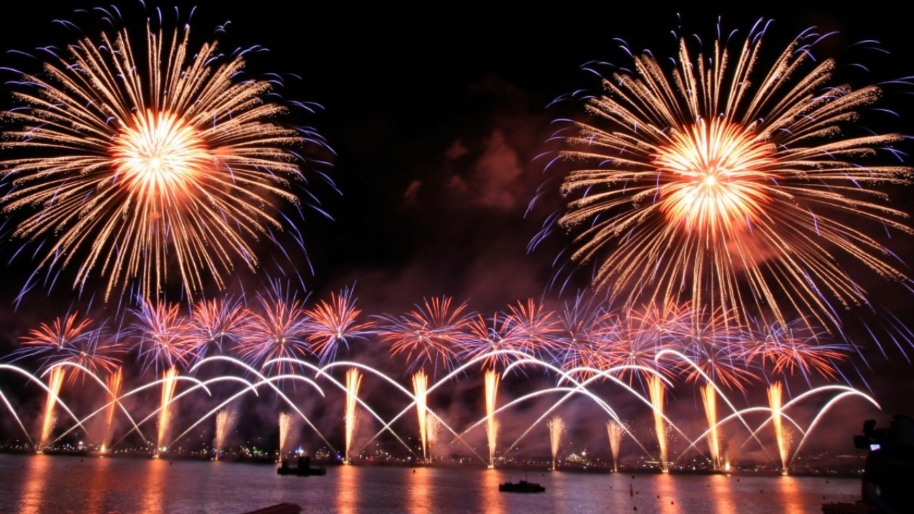Dernier jour pour profiter du festival d’art pyrotechnique sur la Baie de Cannes Dernier jour pour profiter du festival d’art pyrotechnique sur la Baie de Cannes