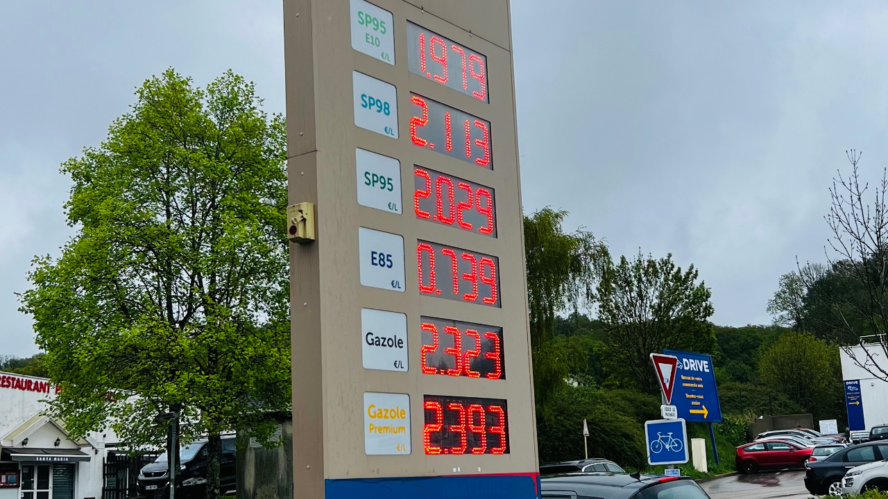 Alpes-Maritimes : la hausse du carburant frappe les habitants des vallées Alpes-Maritimes : la hausse du carburant frappe les habitants des vallées