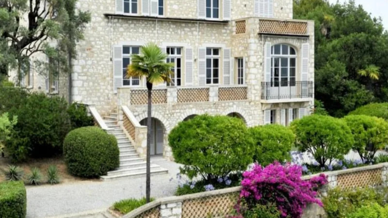 Cagnes-sur-Mer : les deux Renoir volés retrouvés derrière un faux mur Cagnes-sur-Mer : les deux Renoir volés retrouvés derrière un faux mur