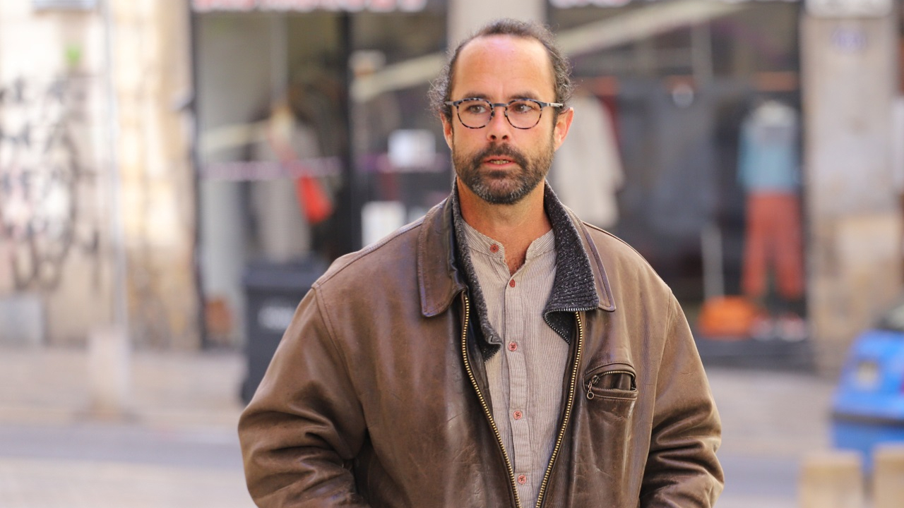 Cédric Herrou jugé à Nice pour avoir traité le maire de Breil-sur-Roya
de "sombre type" Cédric Herrou jugé à Nice pour avoir traité le maire de Breil-sur-Roya
de "sombre type"