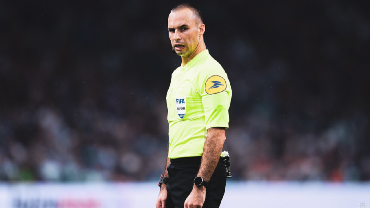 Chants anti-Daesh interrompus par l'arbitre lors de Nice-OL : Jérôme Brisard tancé par le club et les élus Chants anti-Daesh interrompus par l'arbitre lors de Nice-OL : Jérôme Brisard tancé par le club et les élus