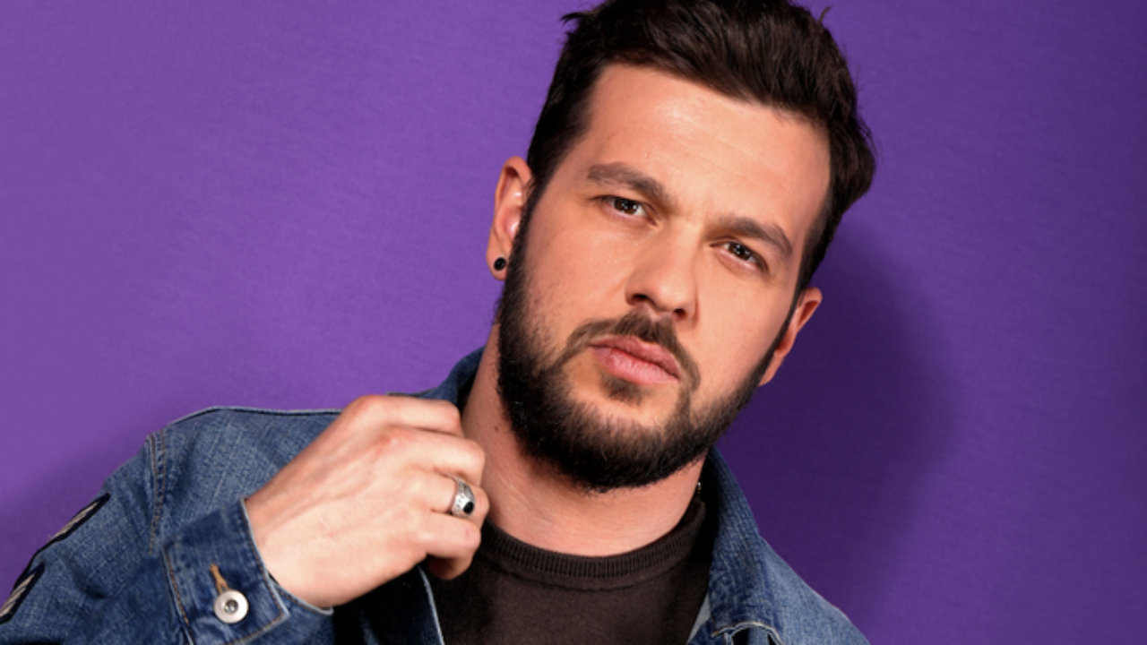 Claudio Capéo crie son amour à la France dans le clip de « Tour de France » (vidéo) Claudio Capéo crie son amour à la France dans le clip de « Tour de France » (vidéo)