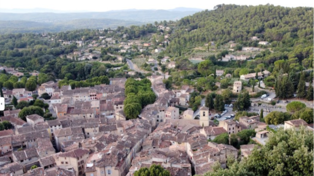 Cotignac parmi les plus beaux villages de France