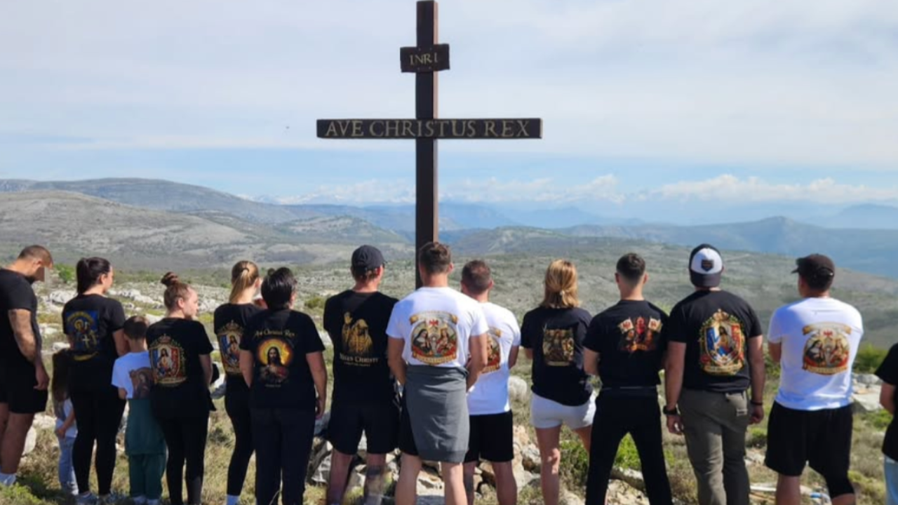 Croix install&eacute;e dans les Alpes-Maritimes : plainte annonc&eacute;e et nouvelle installation d&eacute;j&agrave; en pr&eacute;paration