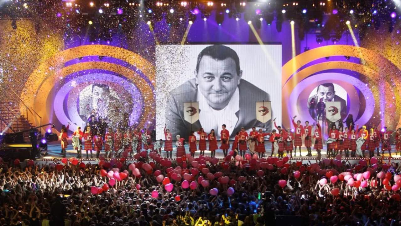 Découvrez le prodige derrière la création de l’hymne des Enfoirés 2025 !