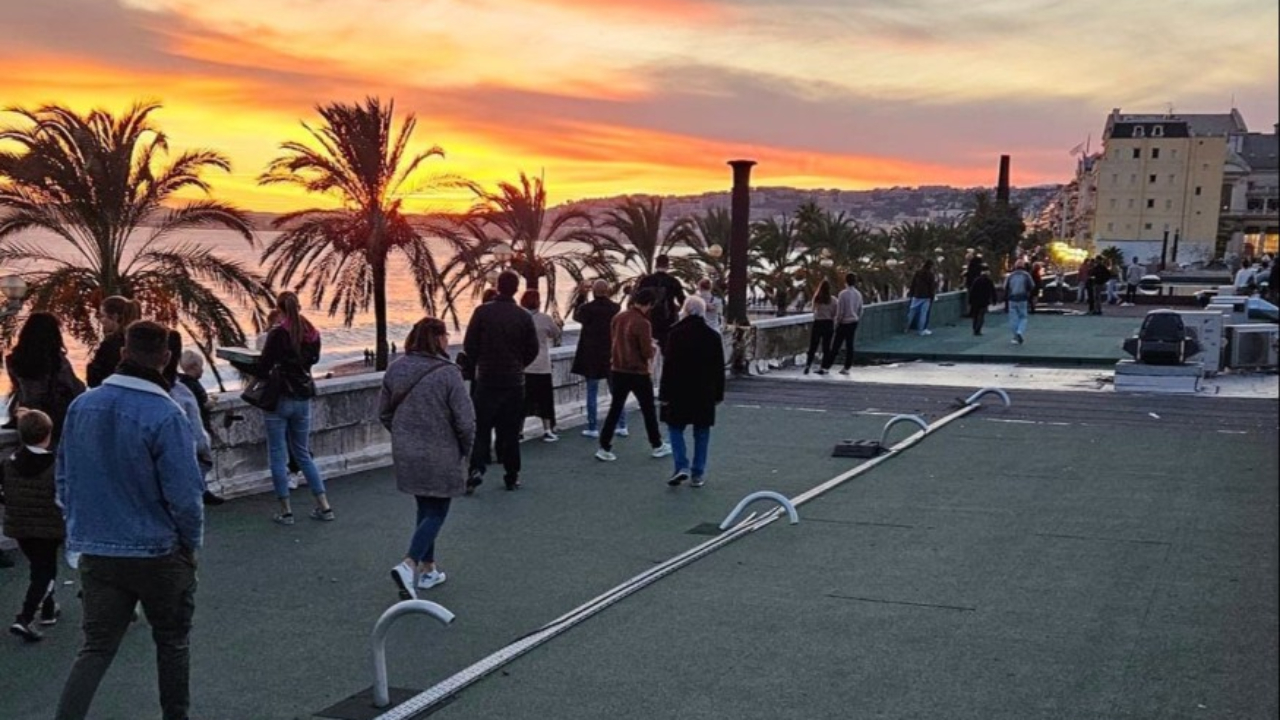 Des badauds se sont invités sur le toit des Ponchettes avant d'être évacués Des badauds se sont invités sur le toit des Ponchettes avant d'être évacués