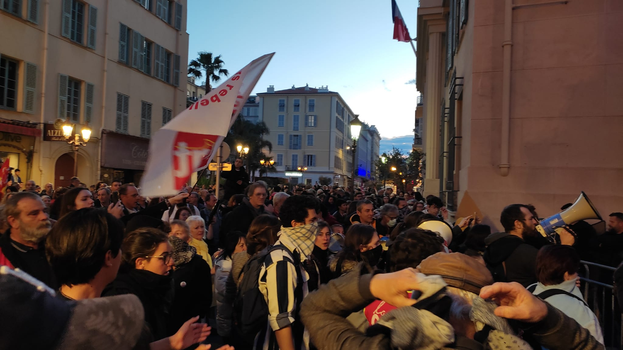 Des casseroles pour ne pas &eacute;couter Emmanuel Macron &agrave; Nice