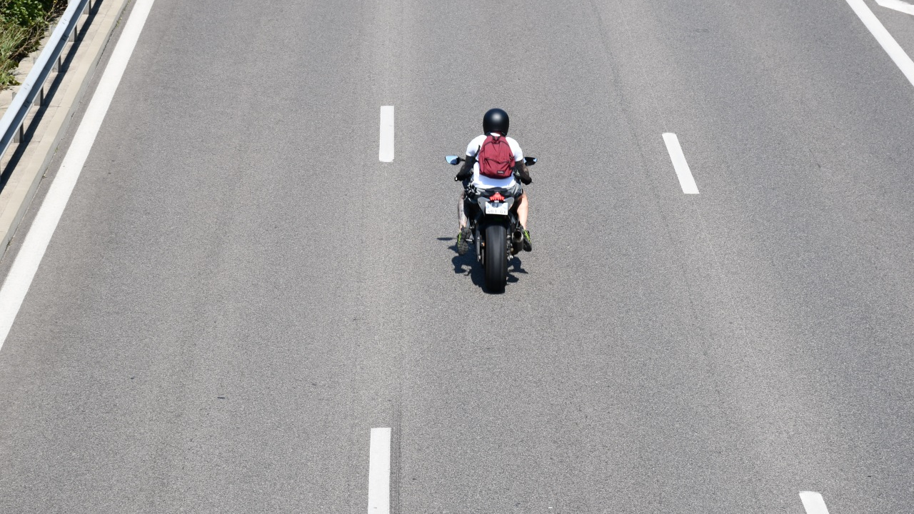 Grasse : un motard de 31 ans meurt apr&egrave;s avoir percut&eacute; un rail de s&eacute;curit&eacute;