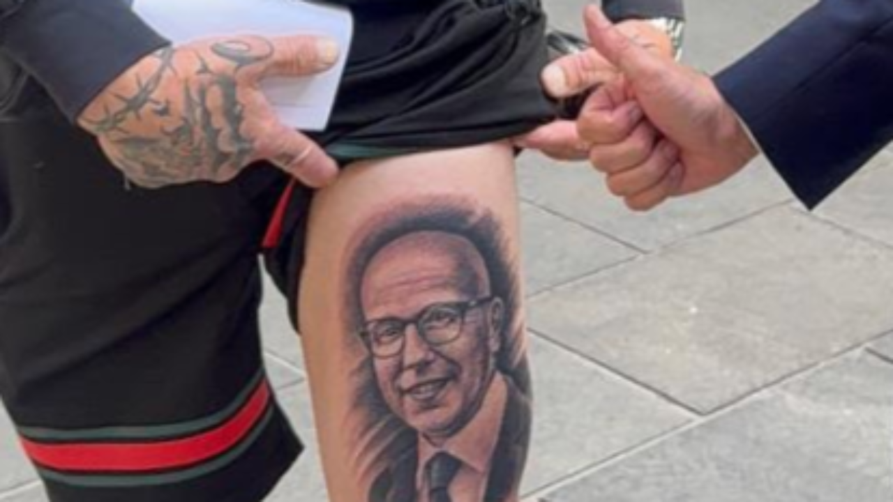 Il se fait tatouer Éric Ciotti sur la cuisse et veut ajouter sa signature Il se fait tatouer Éric Ciotti sur la cuisse et veut ajouter sa signature